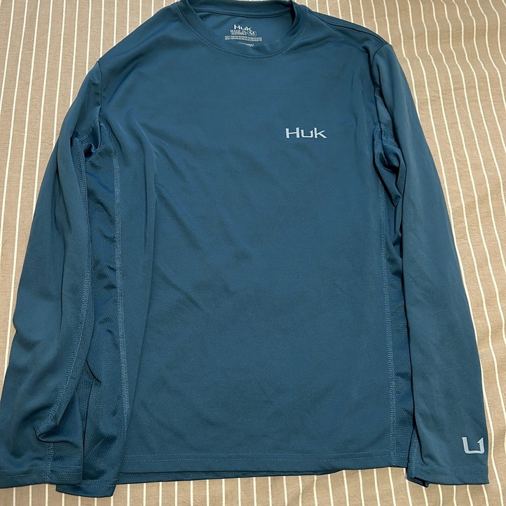 Medium huk fishing shirt